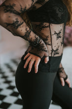 Charger l'image dans la galerie, Haut Manches Longues en Dentelle Noire