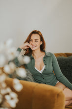 Charger l'image dans la galerie, Cardigan côtelé / vert de gris