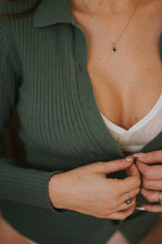 Charger l'image dans la galerie, Cardigan côtelé / vert de gris