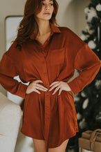 Charger l'image dans la galerie, Chemisier long en satin / rouille