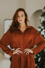 Charger l'image dans la galerie, Chemisier long en satin / rouille